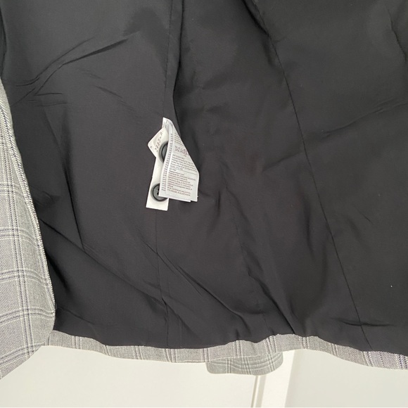 BANANA REPUBLIC CLASSIC FIT GREY/BLACK PLAID JACKET/BLAZER, FULLY LINED, SIZE 6 - Picture 9 of 10